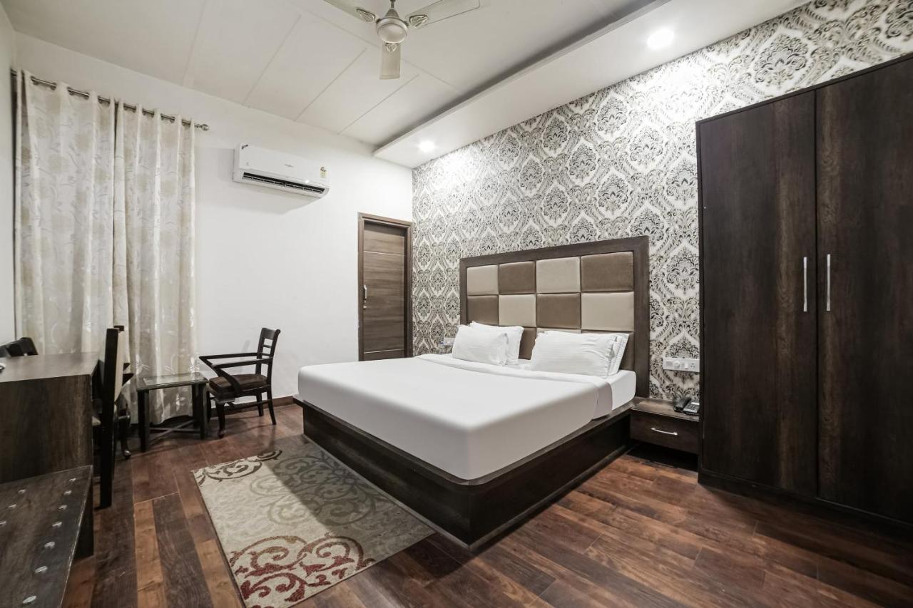 Townhouse Hollywood Heights Hotel Amritsar Eksteriør billede