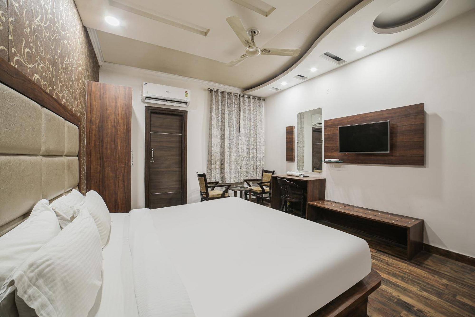 Townhouse Hollywood Heights Hotel Amritsar Eksteriør billede