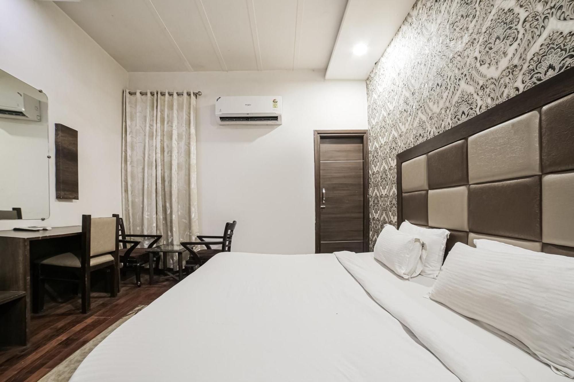 Townhouse Hollywood Heights Hotel Amritsar Eksteriør billede