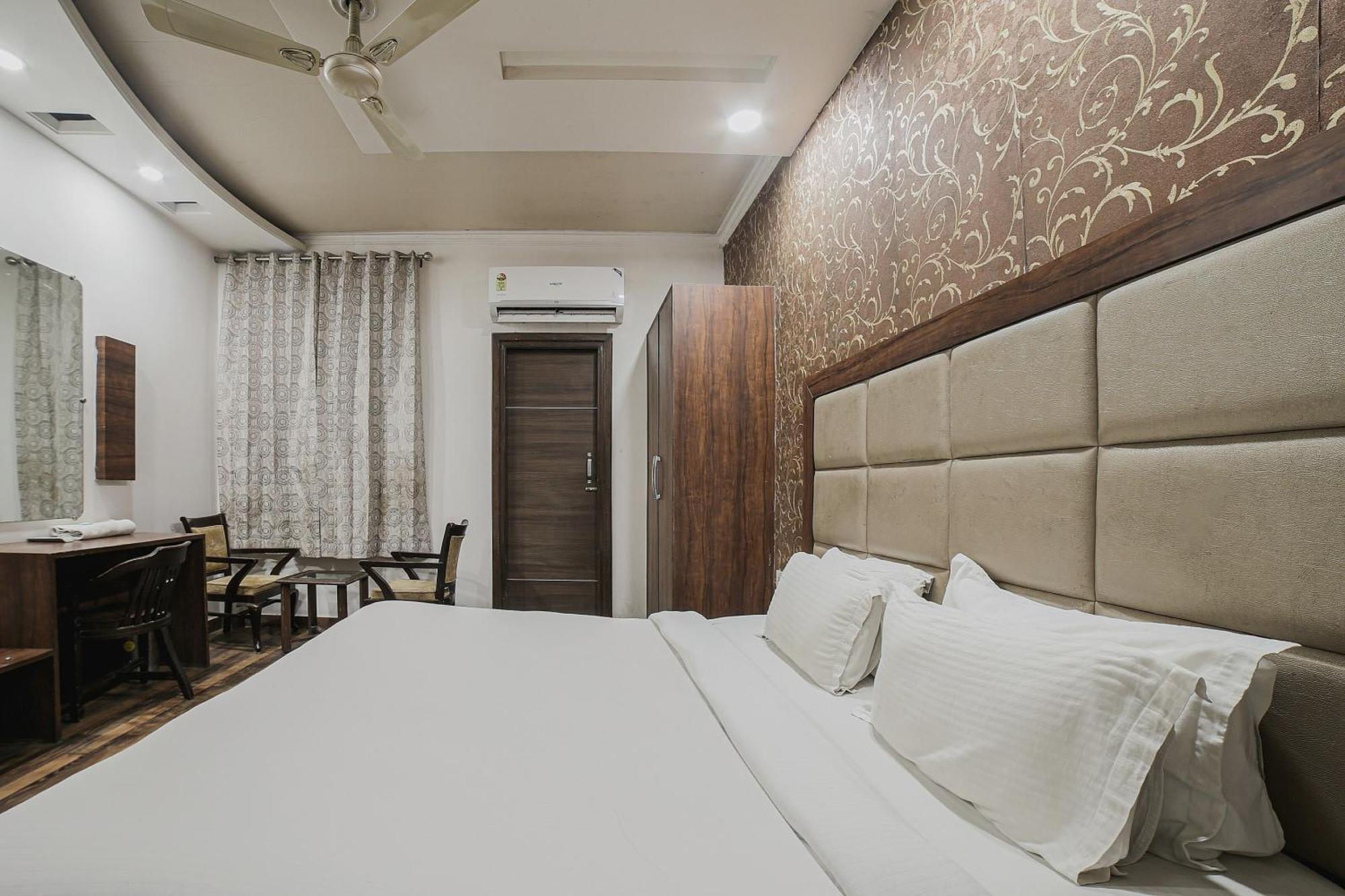 Townhouse Hollywood Heights Hotel Amritsar Eksteriør billede