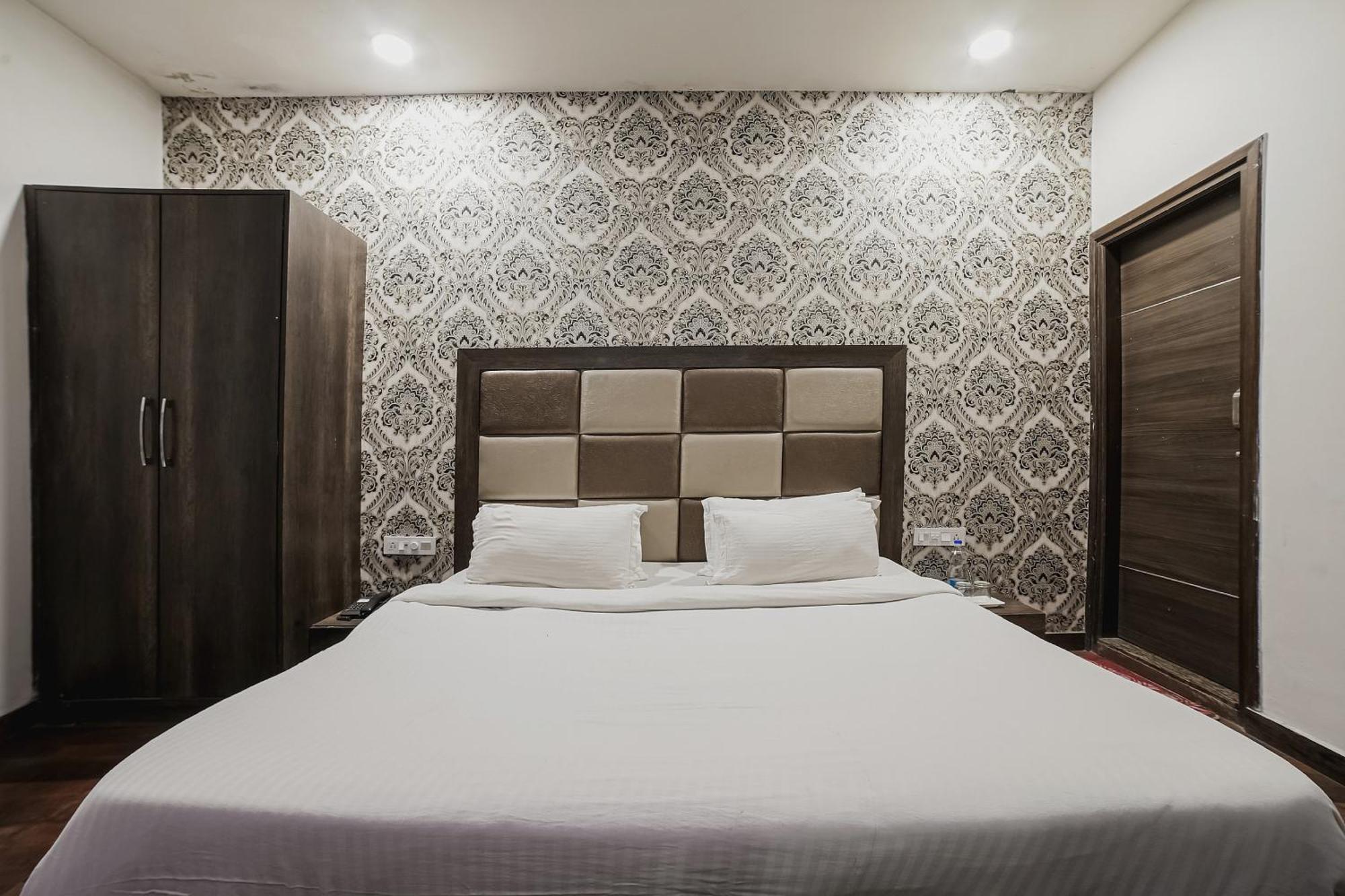 Townhouse Hollywood Heights Hotel Amritsar Eksteriør billede